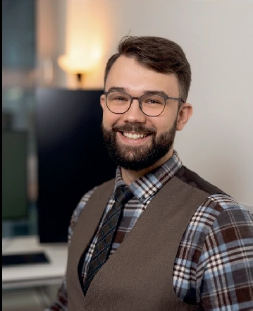 Porträt von Emir Julius Adler, Mitgründer von ZULIO und Softwareentwickler